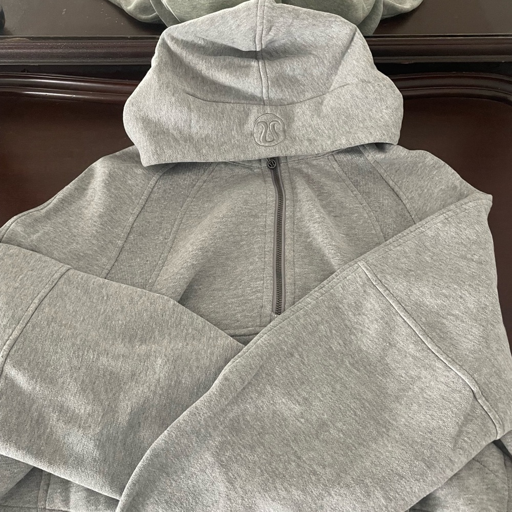 🔴LULULEMON GREY SCUBA HOODIE🔴